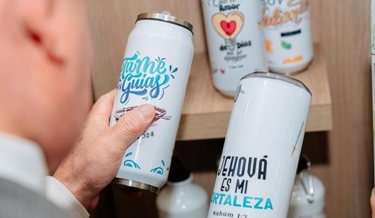 Productos y merchandising de Online Impacto